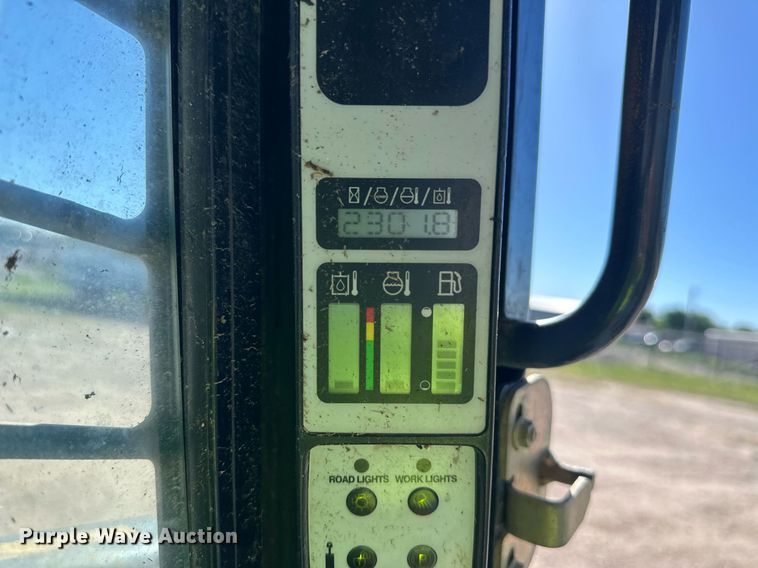 image for item EQ4762 2008 New Holland L175 skid steer loader