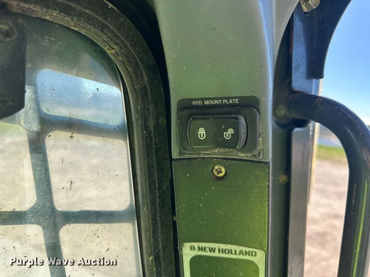 image for item EQ4762 2008 New Holland L175 skid steer loader