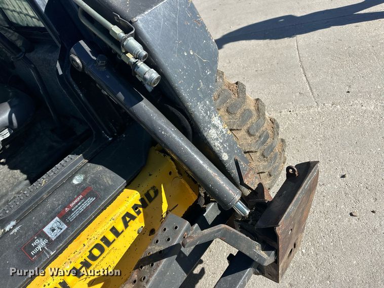 image for item EQ4762 2008 New Holland L175 skid steer loader