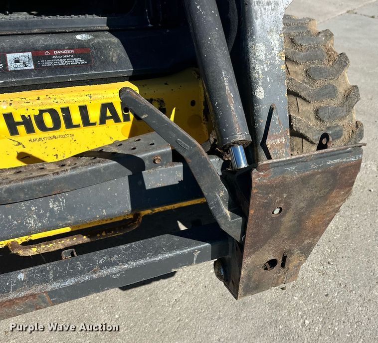 image for item EQ4762 2008 New Holland L175 skid steer loader