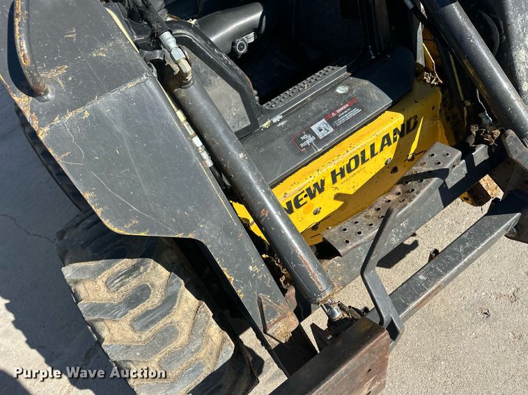 image for item EQ4762 2008 New Holland L175 skid steer loader