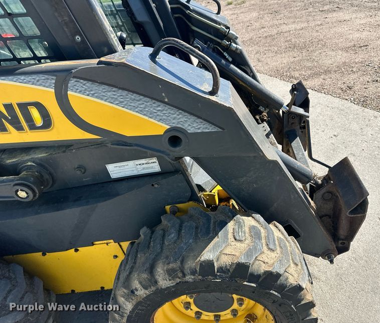 image for item EQ4762 2008 New Holland L175 skid steer loader
