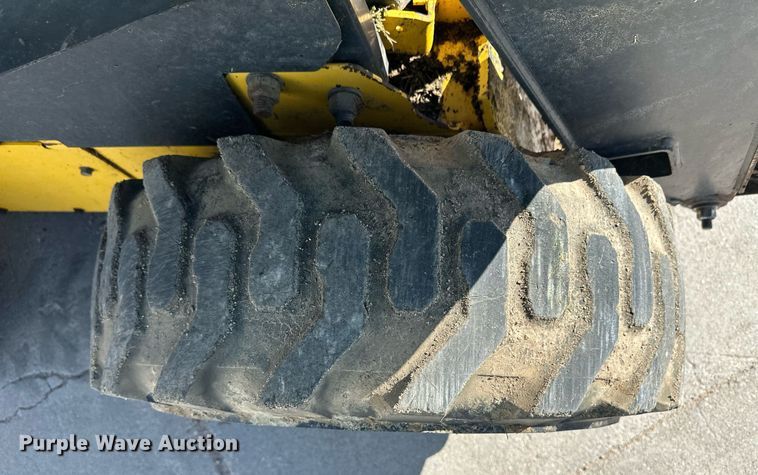 image for item EQ4762 2008 New Holland L175 skid steer loader