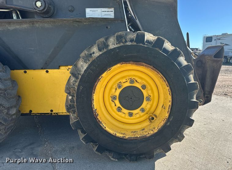 image for item EQ4762 2008 New Holland L175 skid steer loader