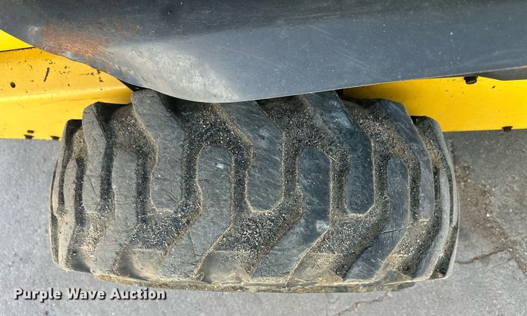 image for item EQ4762 2008 New Holland L175 skid steer loader