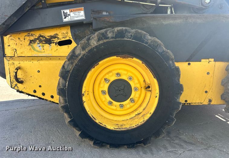 image for item EQ4762 2008 New Holland L175 skid steer loader