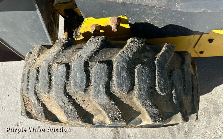 image for item EQ4762 2008 New Holland L175 skid steer loader