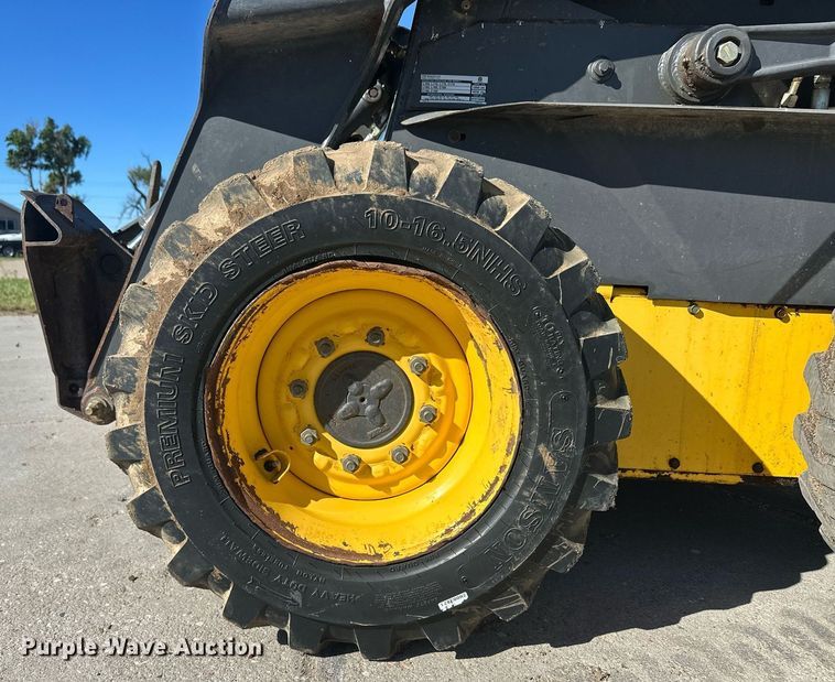 image for item EQ4762 2008 New Holland L175 skid steer loader