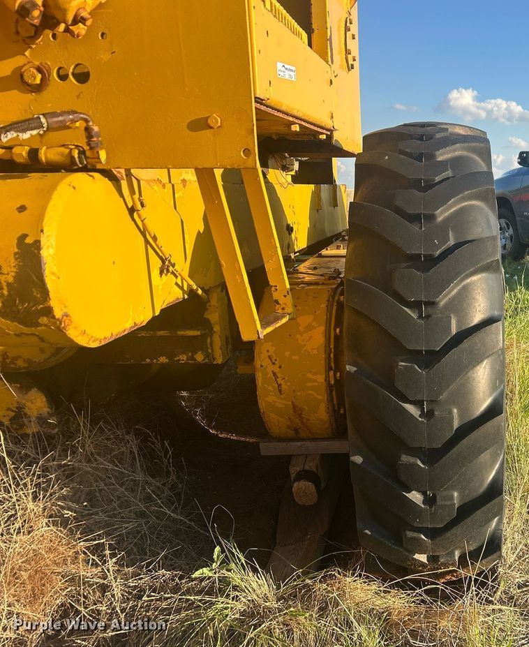 image for item EX9804 Allis-Chalmers M70 rigid frame motor grader