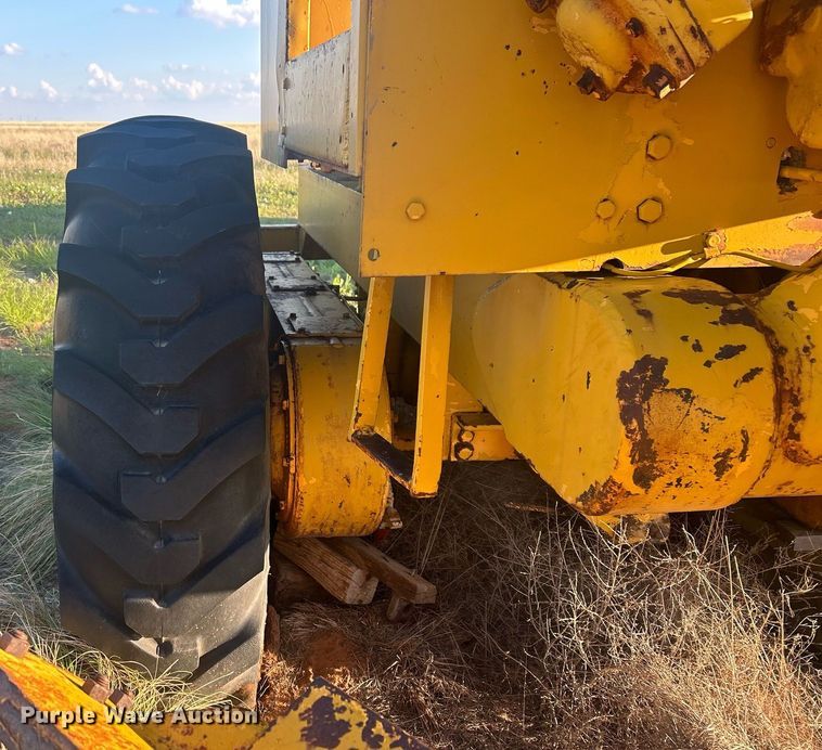 image for item EX9804 Allis-Chalmers M70 rigid frame motor grader