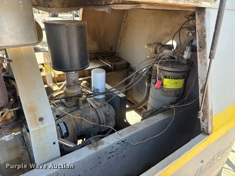 image for item MS9971 1994 LeRoi International 3272X451 air compressor