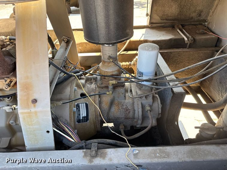 image for item MS9971 1994 LeRoi International 3272X451 air compressor