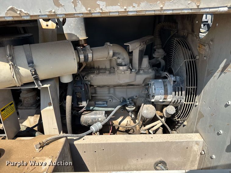 image for item MS9971 1994 LeRoi International 3272X451 air compressor