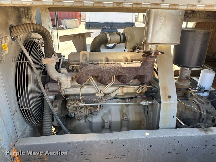 image for item MS9971 1994 LeRoi International 3272X451 air compressor