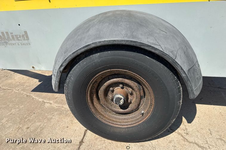 image for item MS9971 1994 LeRoi International 3272X451 air compressor