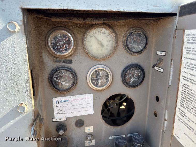 image for item MS9971 1994 LeRoi International 3272X451 air compressor