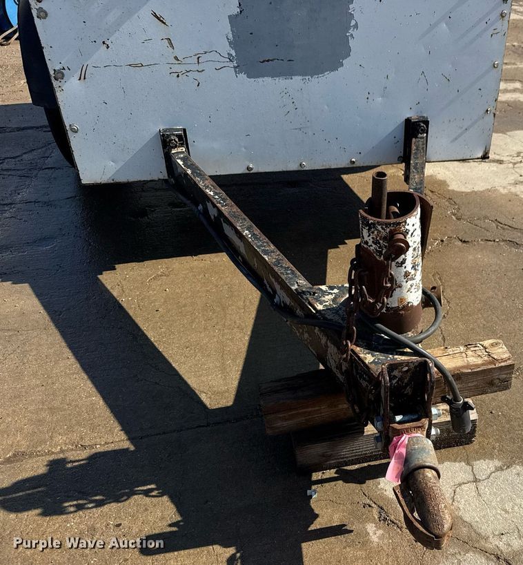 image for item MS9972 1997 LeRoi International Q185DJE air compressor