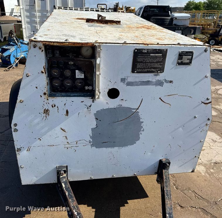 image for item MS9972 1997 LeRoi International Q185DJE air compressor