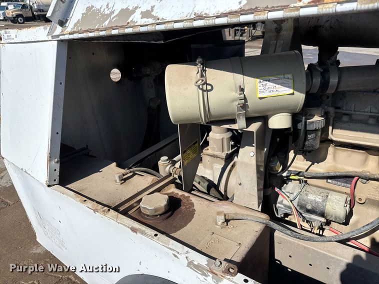 image for item MS9972 1997 LeRoi International Q185DJE air compressor