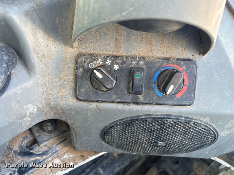 image for item ND9766 2022 Bobcat T870 tracked skid steer loader