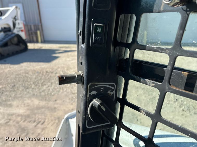 image for item ND9766 2022 Bobcat T870 tracked skid steer loader