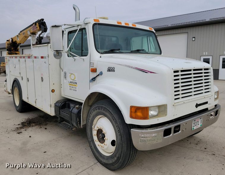 image for item NV9774 2000 International 4700 utility / service truck