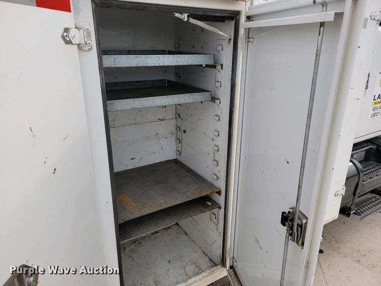 image for item NV9774 2000 International 4700 utility / service truck