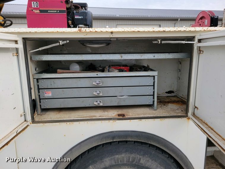 image for item NV9774 2000 International 4700 utility / service truck