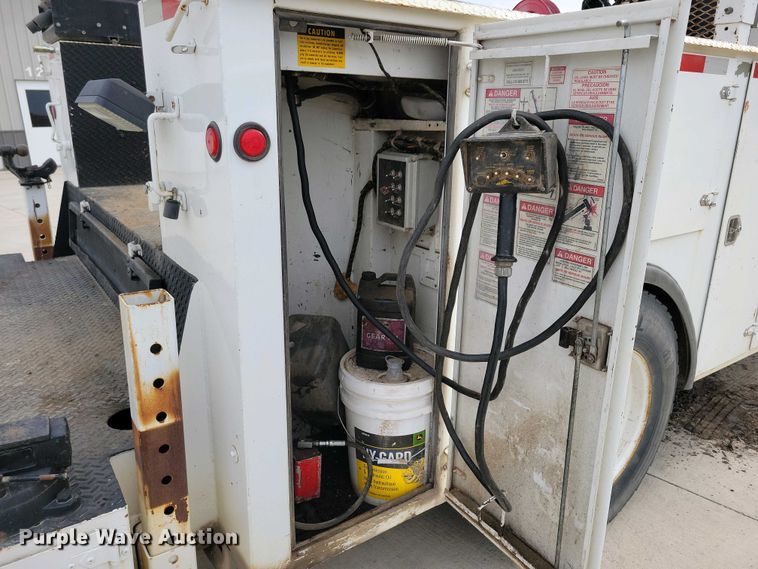 image for item NV9774 2000 International 4700 utility / service truck