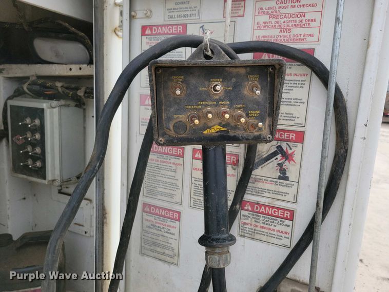 image for item NV9774 2000 International 4700 utility / service truck