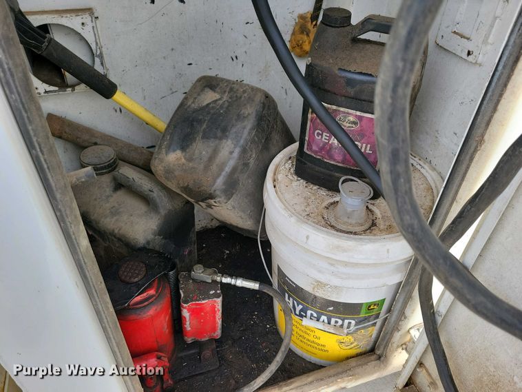 image for item NV9774 2000 International 4700 utility / service truck