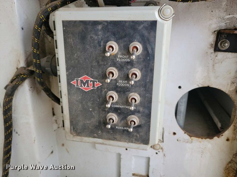 image for item NV9774 2000 International 4700 utility / service truck