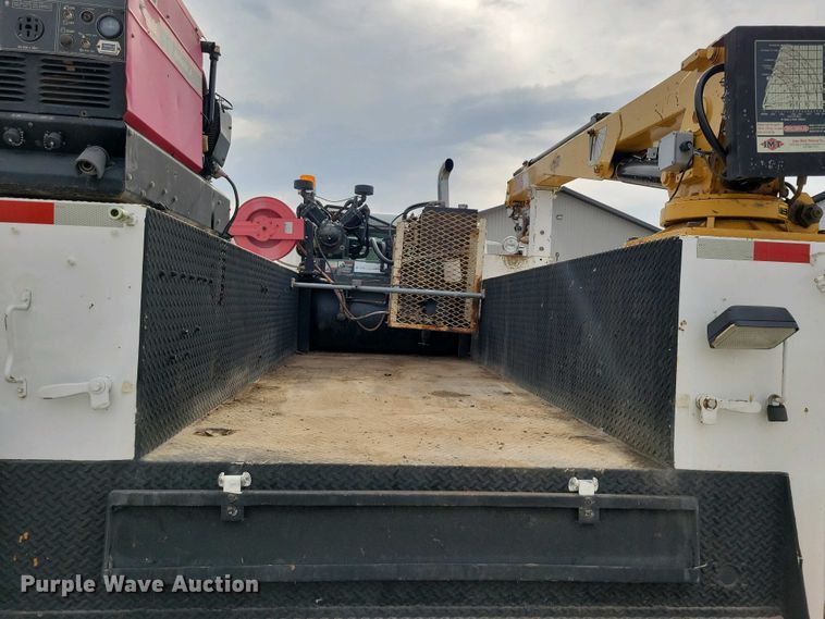 image for item NV9774 2000 International 4700 utility / service truck