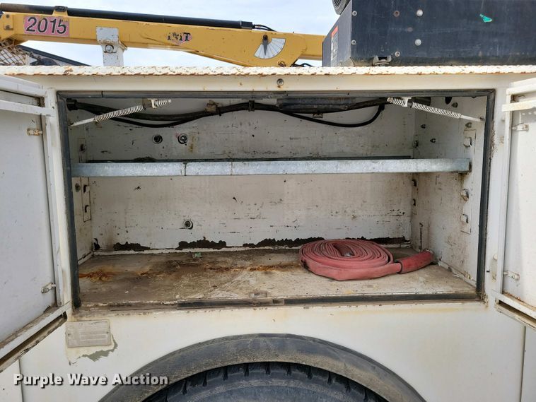 image for item NV9774 2000 International 4700 utility / service truck