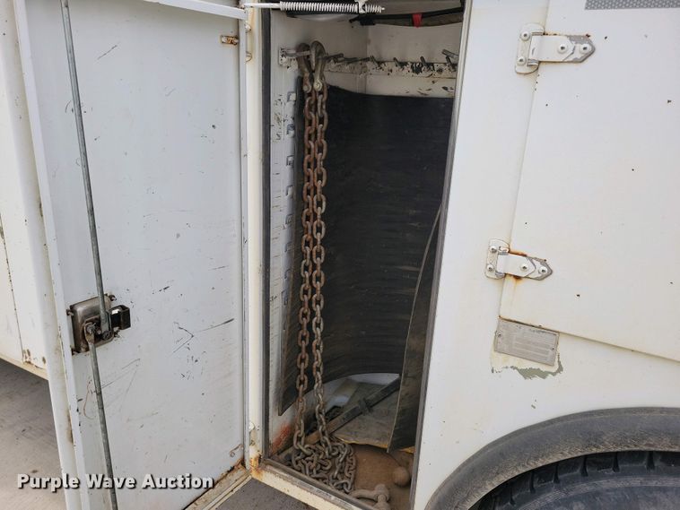 image for item NV9774 2000 International 4700 utility / service truck