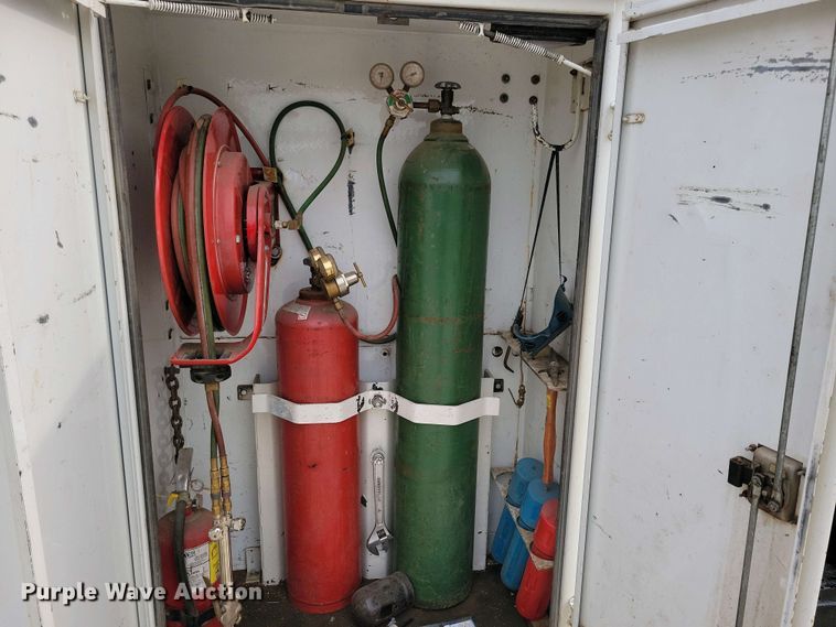 image for item NV9774 2000 International 4700 utility / service truck