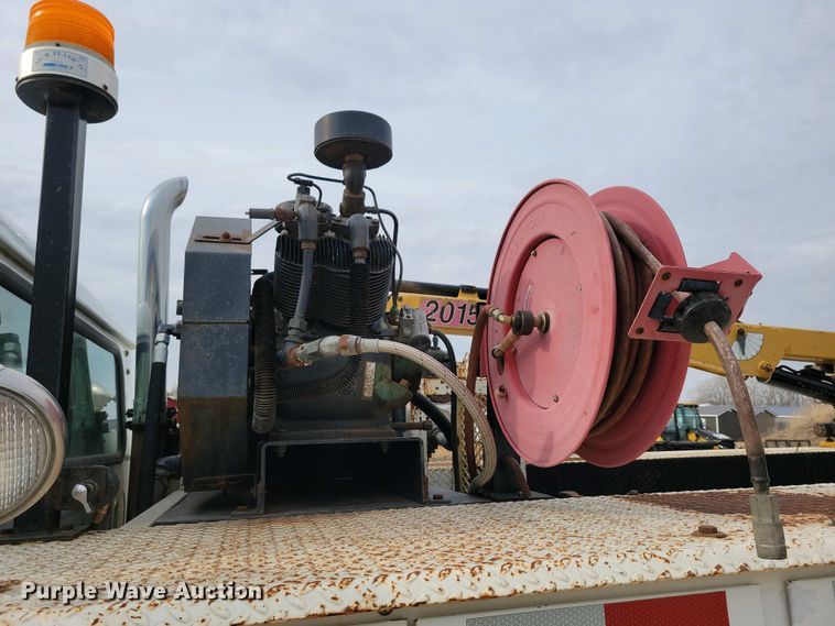 image for item NV9774 2000 International 4700 utility / service truck