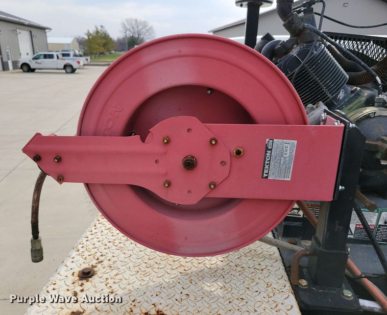 image for item NV9774 2000 International 4700 utility / service truck