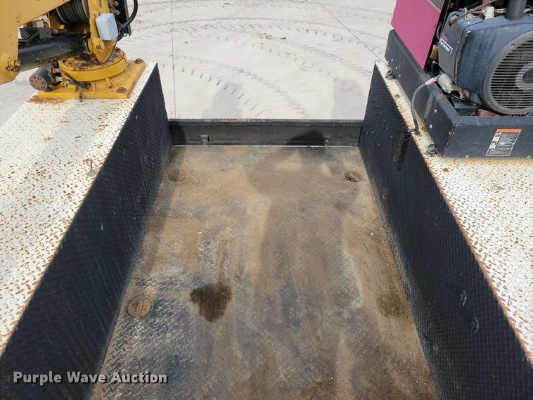 image for item NV9774 2000 International 4700 utility / service truck