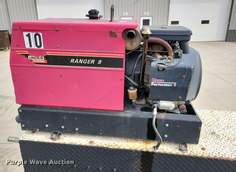 image for item NV9774 2000 International 4700 utility / service truck