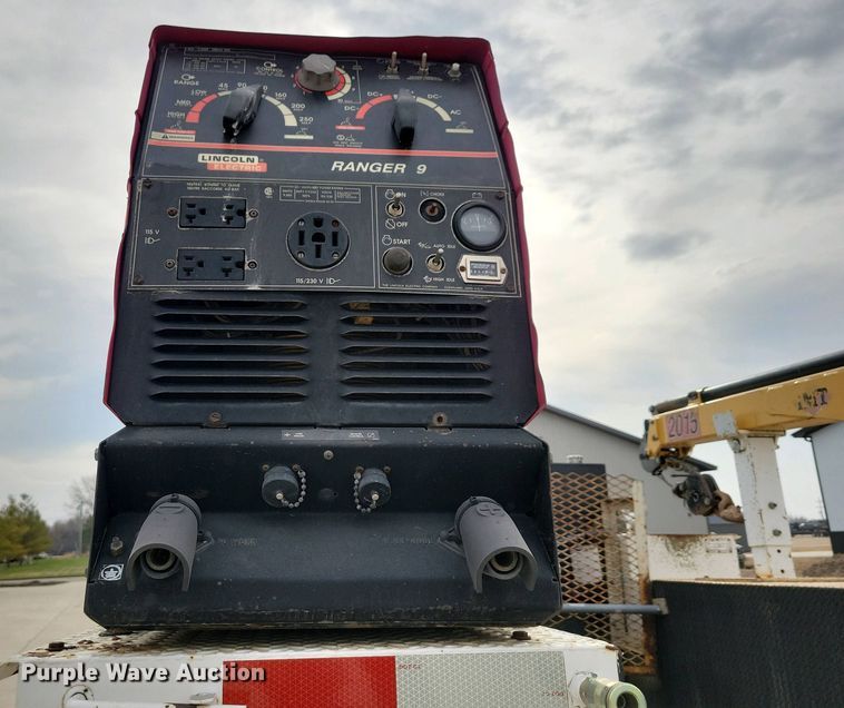 image for item NV9774 2000 International 4700 utility / service truck