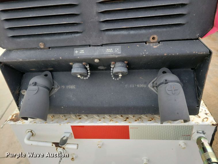 image for item NV9774 2000 International 4700 utility / service truck