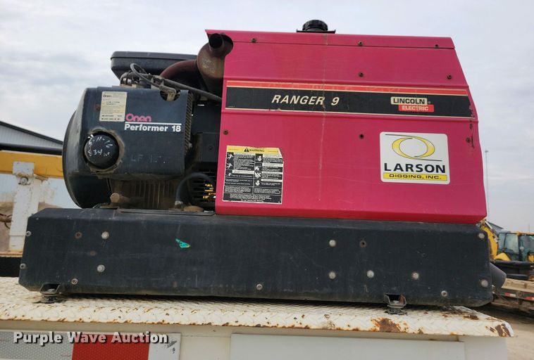 image for item NV9774 2000 International 4700 utility / service truck