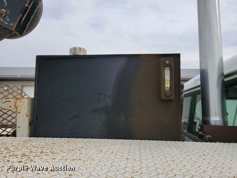 image for item NV9774 2000 International 4700 utility / service truck