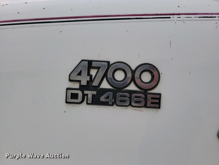 image for item NV9774 2000 International 4700 utility / service truck