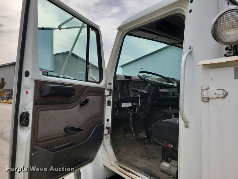 image for item NV9774 2000 International 4700 utility / service truck