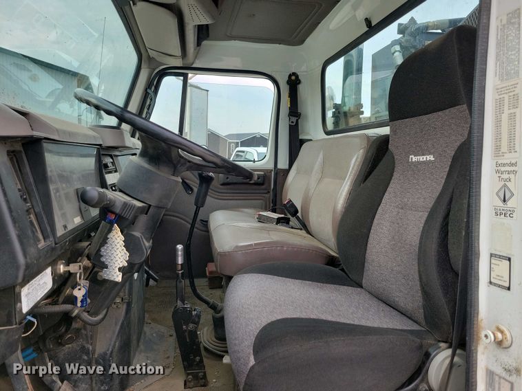 image for item NV9774 2000 International 4700 utility / service truck