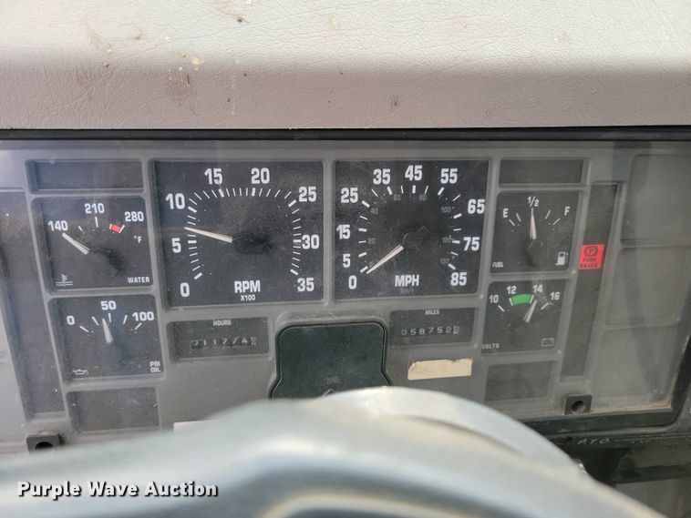 image for item NV9774 2000 International 4700 utility / service truck