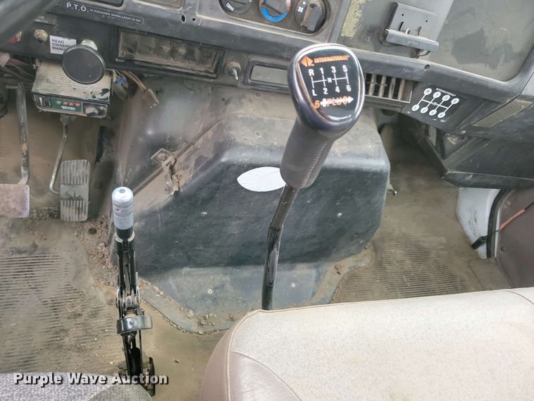 image for item NV9774 2000 International 4700 utility / service truck