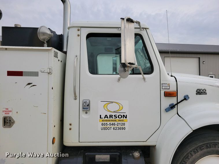 image for item NV9774 2000 International 4700 utility / service truck